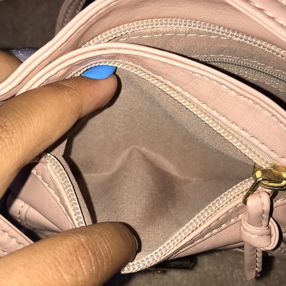 pink adjustable strapped cross body bag - Picture 3 of 6